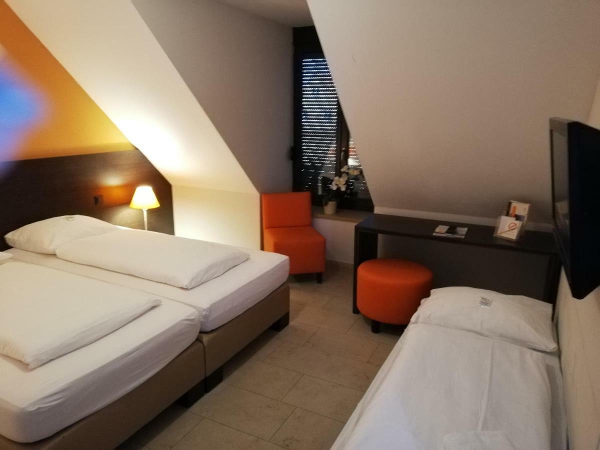 Kh Mit Restaurant Hotel